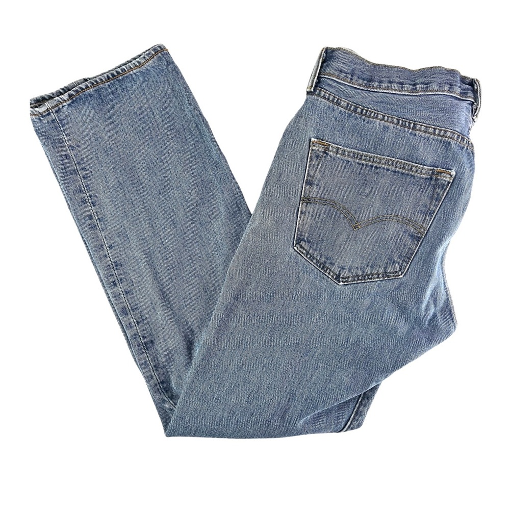 Levi’s 501 Button Fly Mens Jeans (tag say 35x32  but measures 34x30) Medium Wash